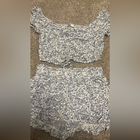 Two piece short set - Picture 1 of 2